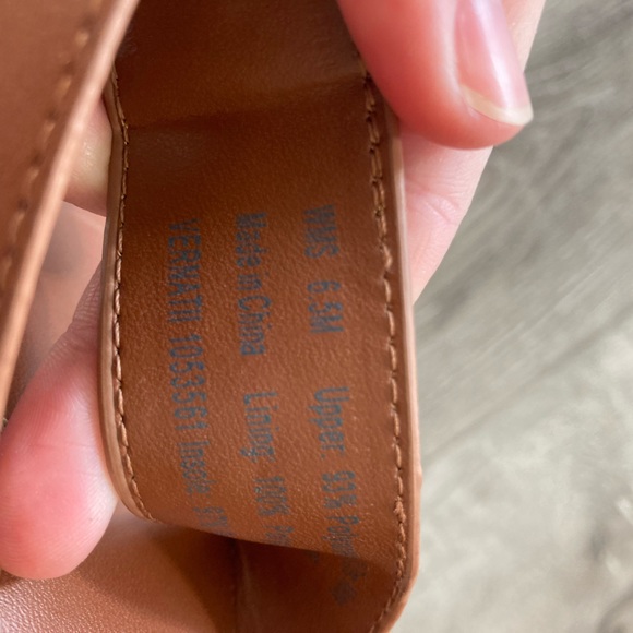 Brown Aldo Sandals With Gold Between Toe (6.5) - Picture 4 of 4